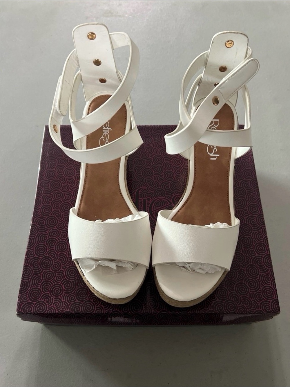 Women’s White Strappy Platform Sandals Shoes Size 6.5